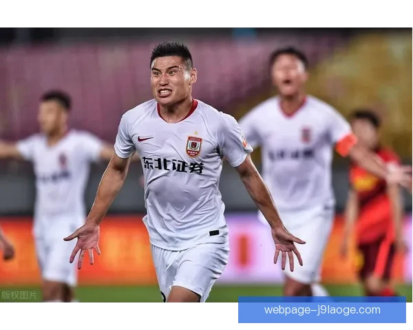 广州队中甲仅获第三无缘升级引发球迷热议